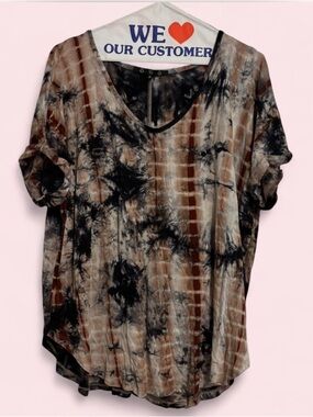 Relaxed V-Neck Tie-Dye Short Sleeve Top in Brown & Black